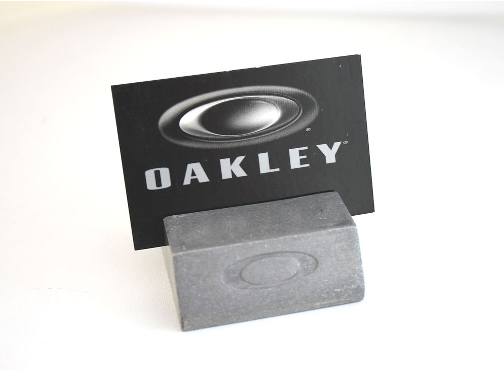 OAKLEY アルミ カードスタンド